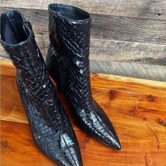 Steve Madden “Leena” black faux snakeskin ankle boots sz 9 - Picture 1 of 7